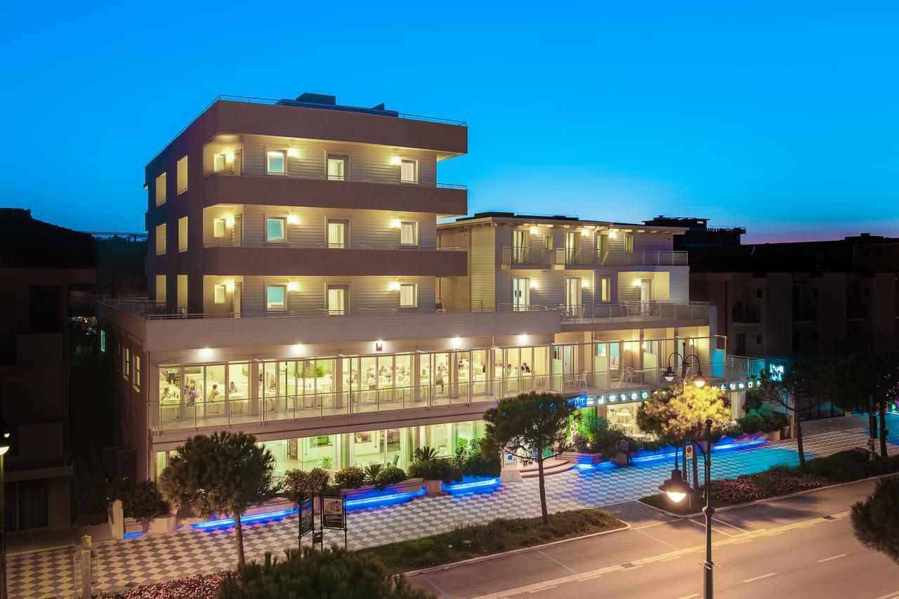 Hotel Nettuno Cesenatico Exterior photo